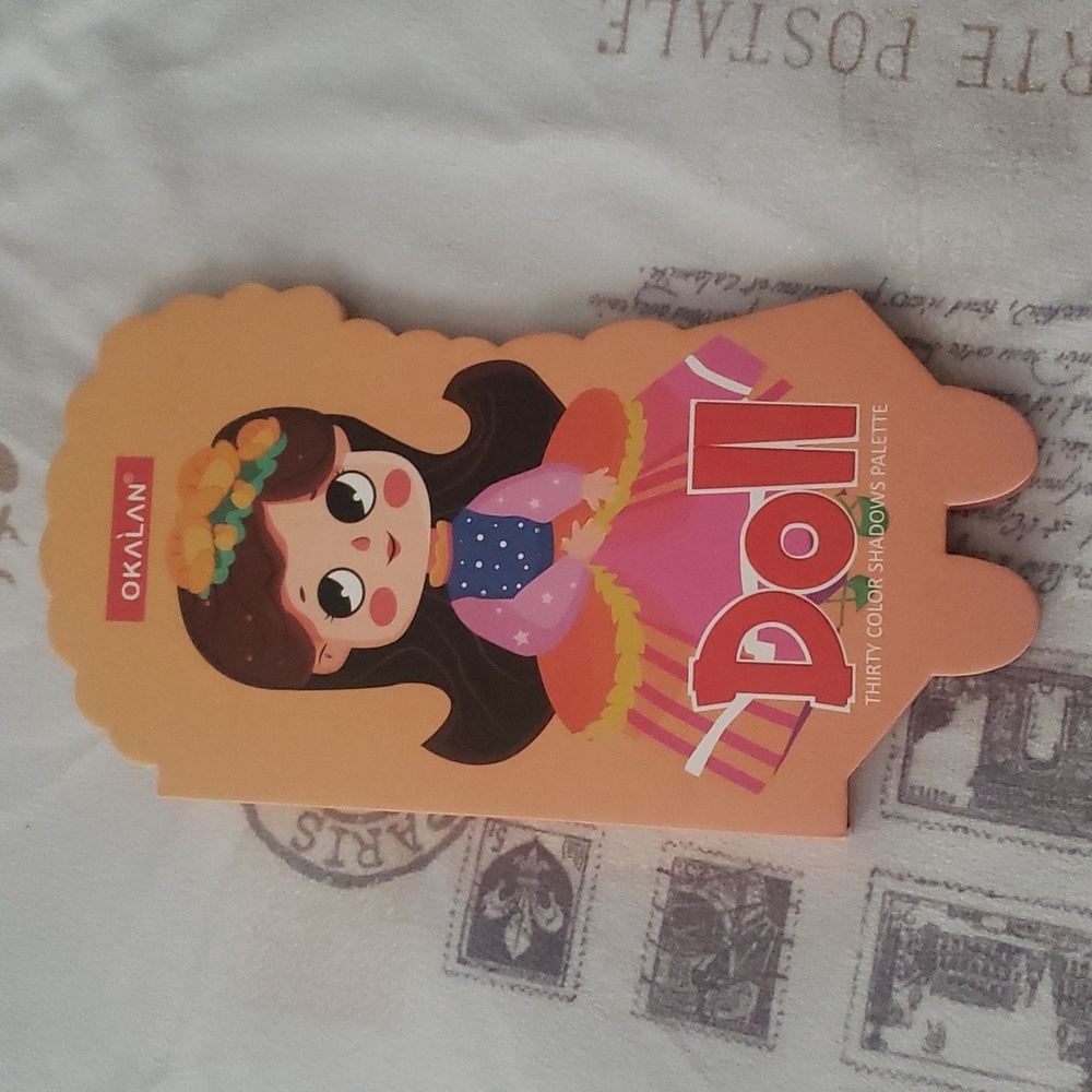 Doll Thirty Color Shadows Palette